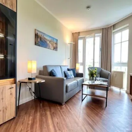 Apartment Mit Aufzug Und Balkon Auf Ruegen