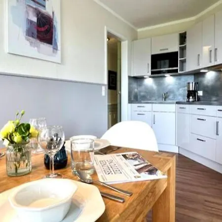 Apartment Mit Aufzug Und Balkon Auf Ruegen *