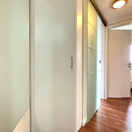 Mit Aufzug Und Balkon Auf Ruegen *
